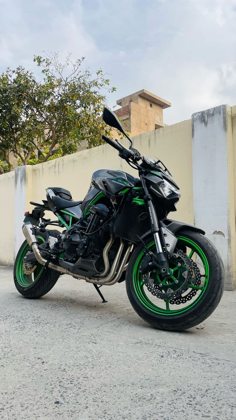 Kawasaki z900 available on rent in delhi