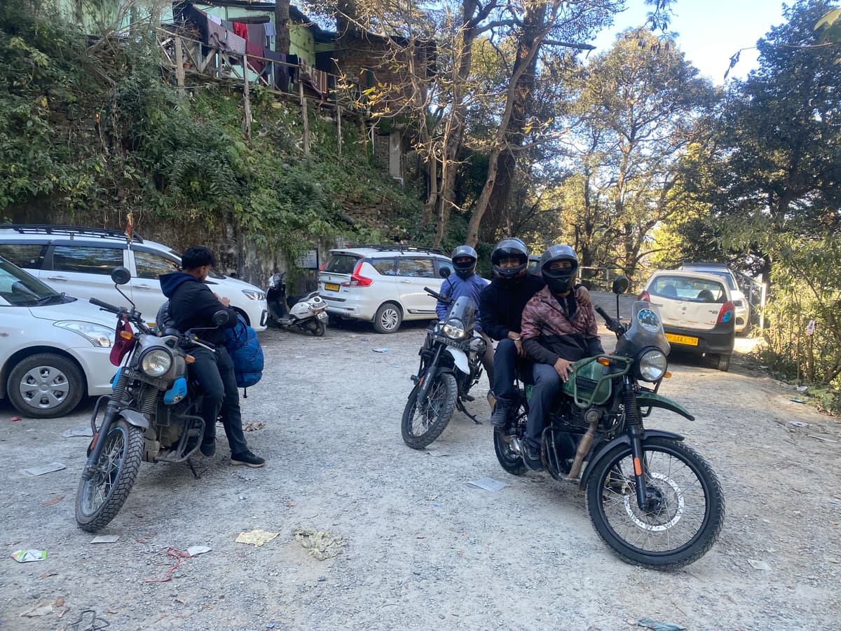 Royal Enfield himalayan 411 available on rent in shimla