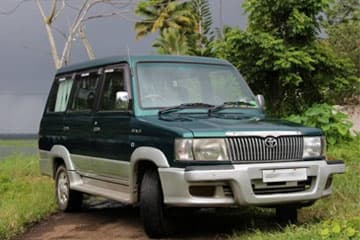 Toyota car with driver available on rent in amritsar