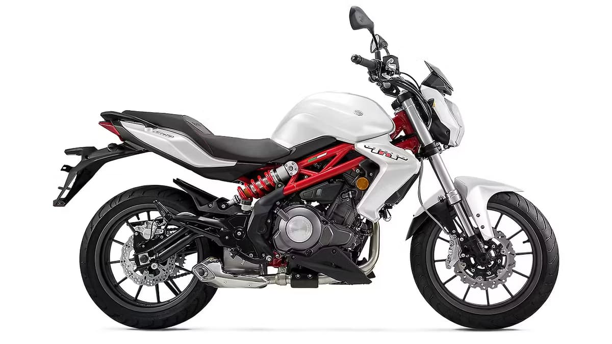 Benelli bike available on rent in darjeeling
